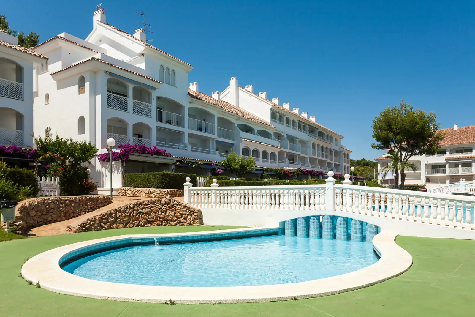 Kinderbad van het Residencial Al Andalus, naast de tuin, in Alcossebre